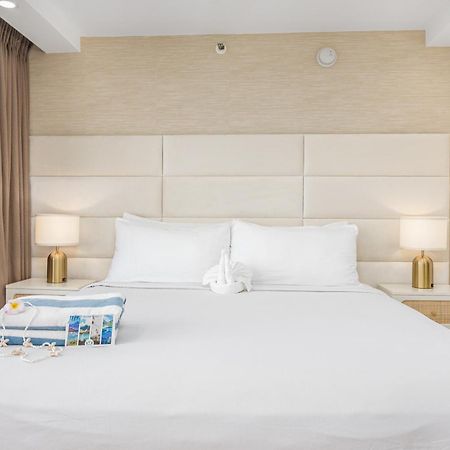 Steps To Waikiki Beach! Newly Renovated With 75" Tv Honolulu Bagian luar foto