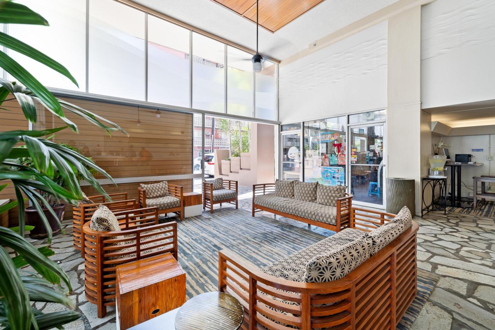 Steps To Waikiki Beach! Newly Renovated With 75" Tv Honolulu Bagian luar foto