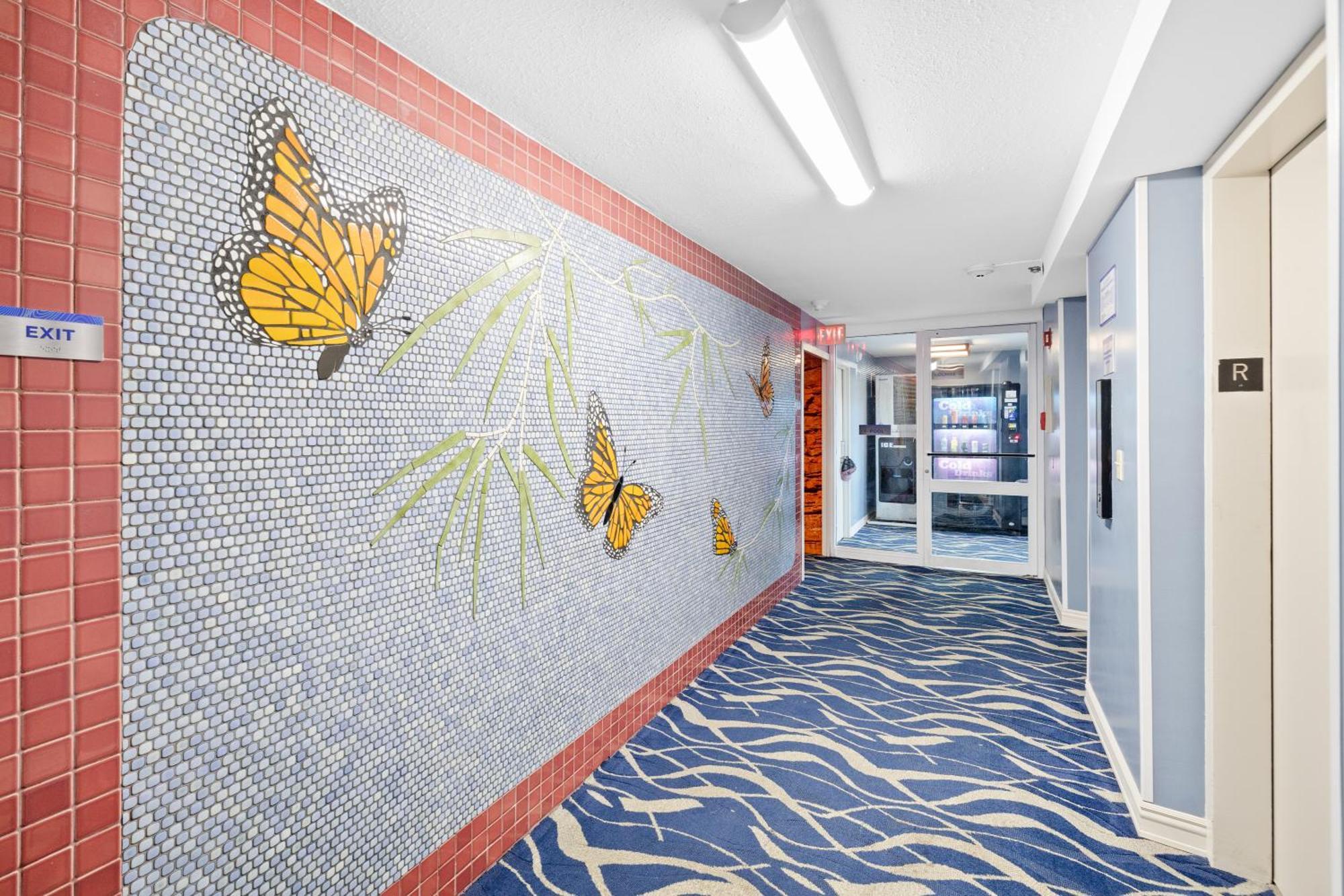 Steps To Waikiki Beach! Newly Renovated With 75" Tv Honolulu Bagian luar foto
