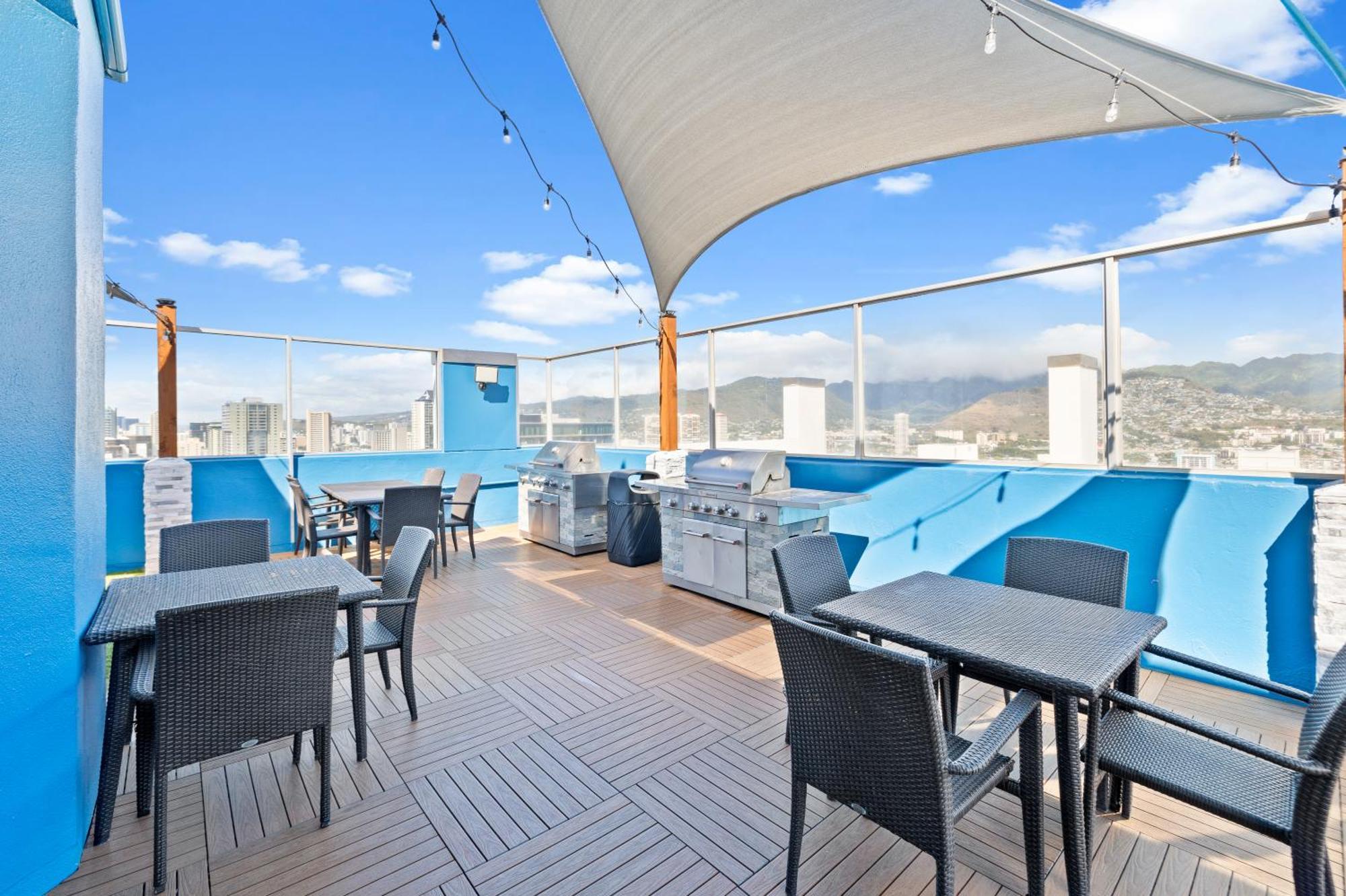 Steps To Waikiki Beach! Newly Renovated With 75" Tv Honolulu Bagian luar foto