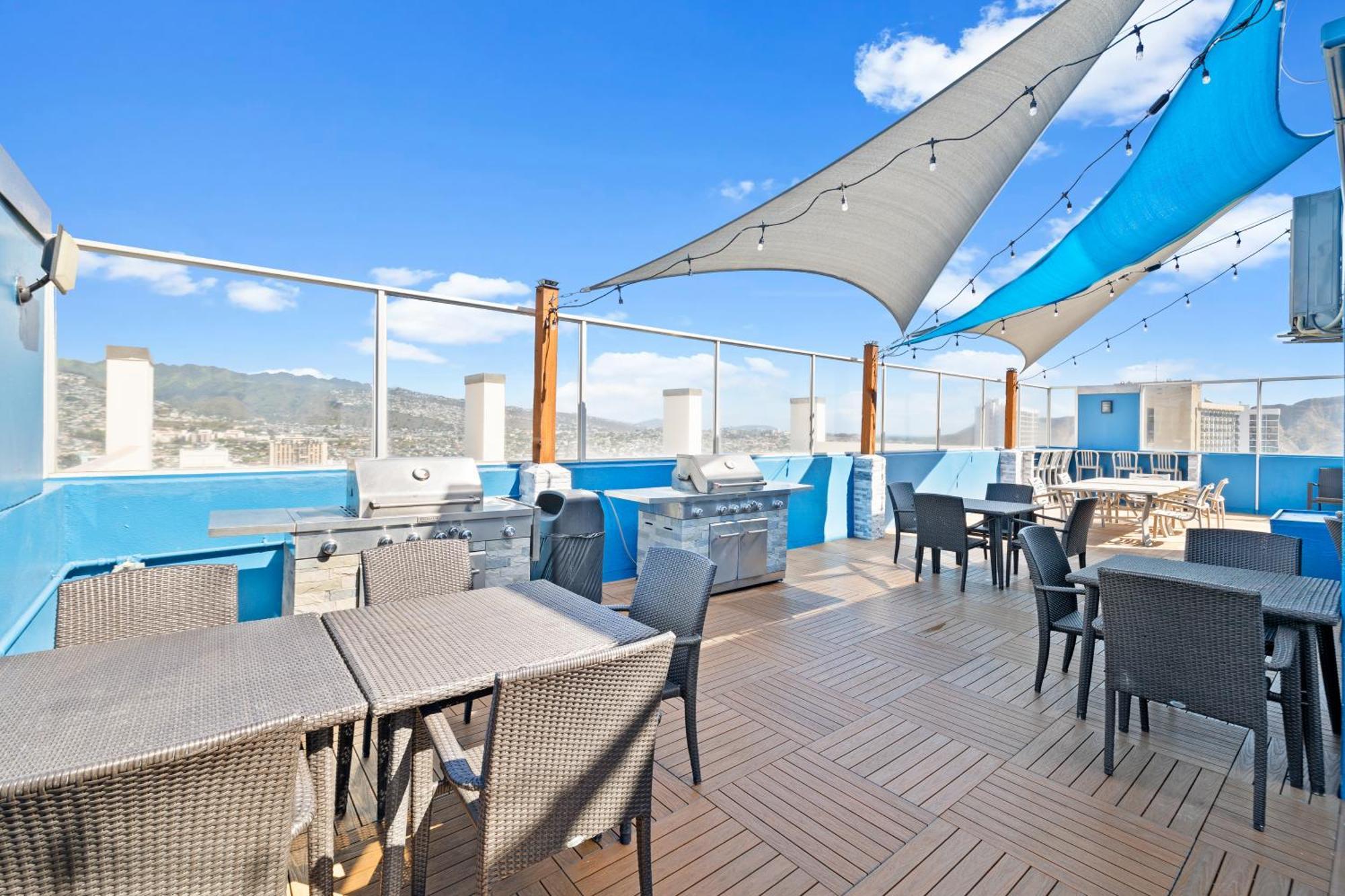 Steps To Waikiki Beach! Newly Renovated With 75" Tv Honolulu Bagian luar foto