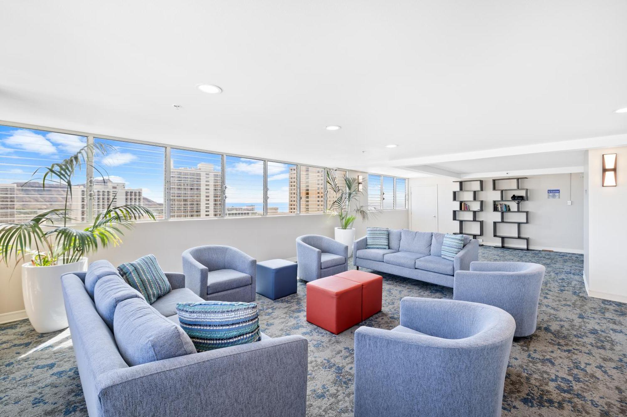 Steps To Waikiki Beach! Newly Renovated With 75" Tv Honolulu Bagian luar foto