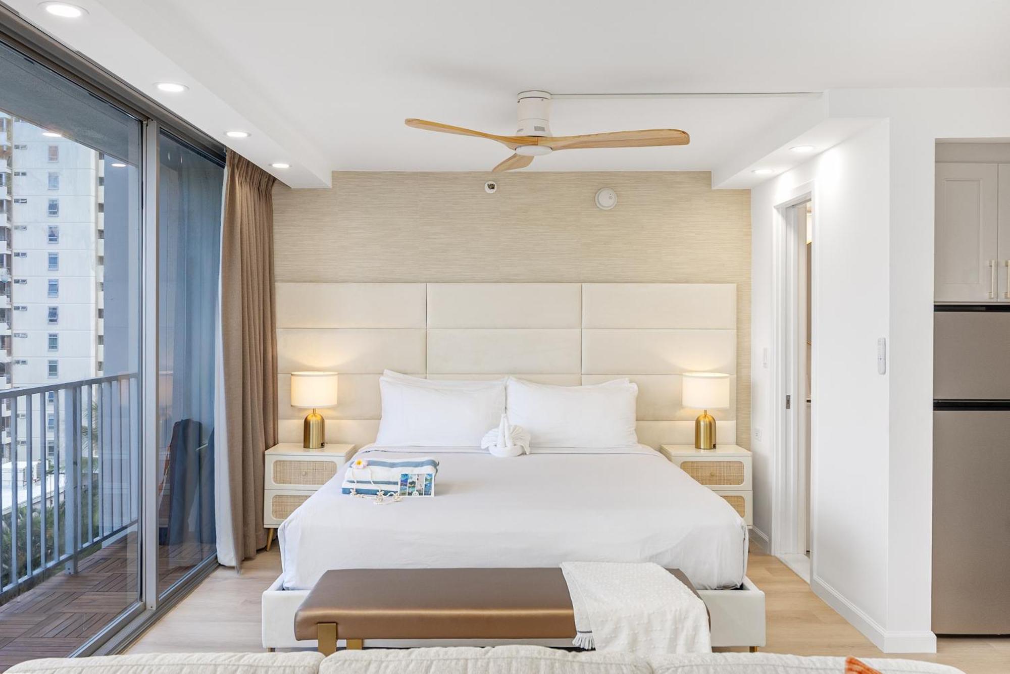 Steps To Waikiki Beach! Newly Renovated With 75" Tv Honolulu Bagian luar foto