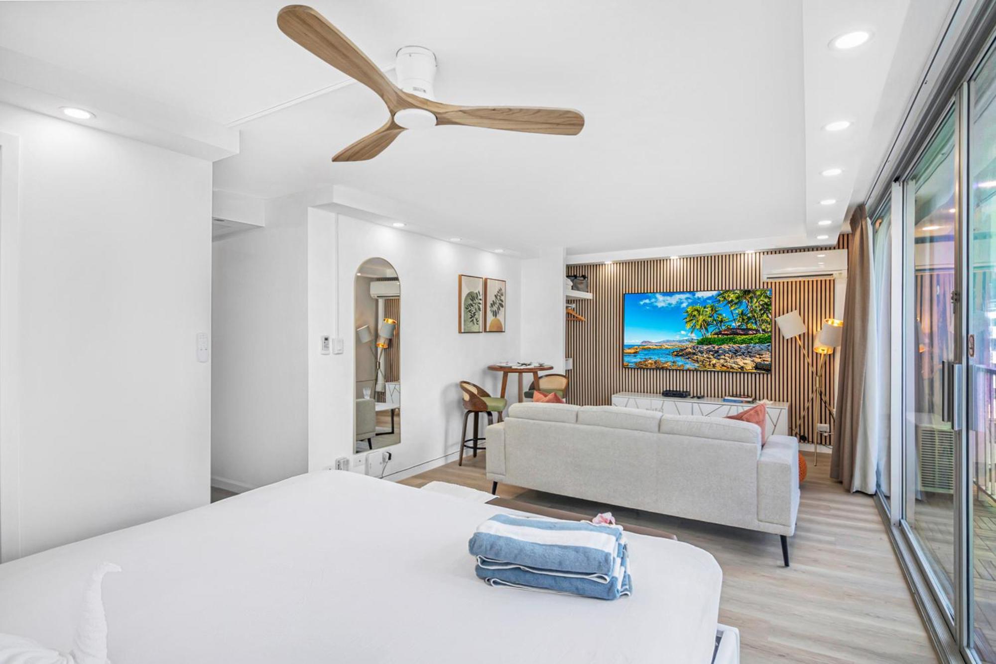 Steps To Waikiki Beach! Newly Renovated With 75" Tv Honolulu Bagian luar foto