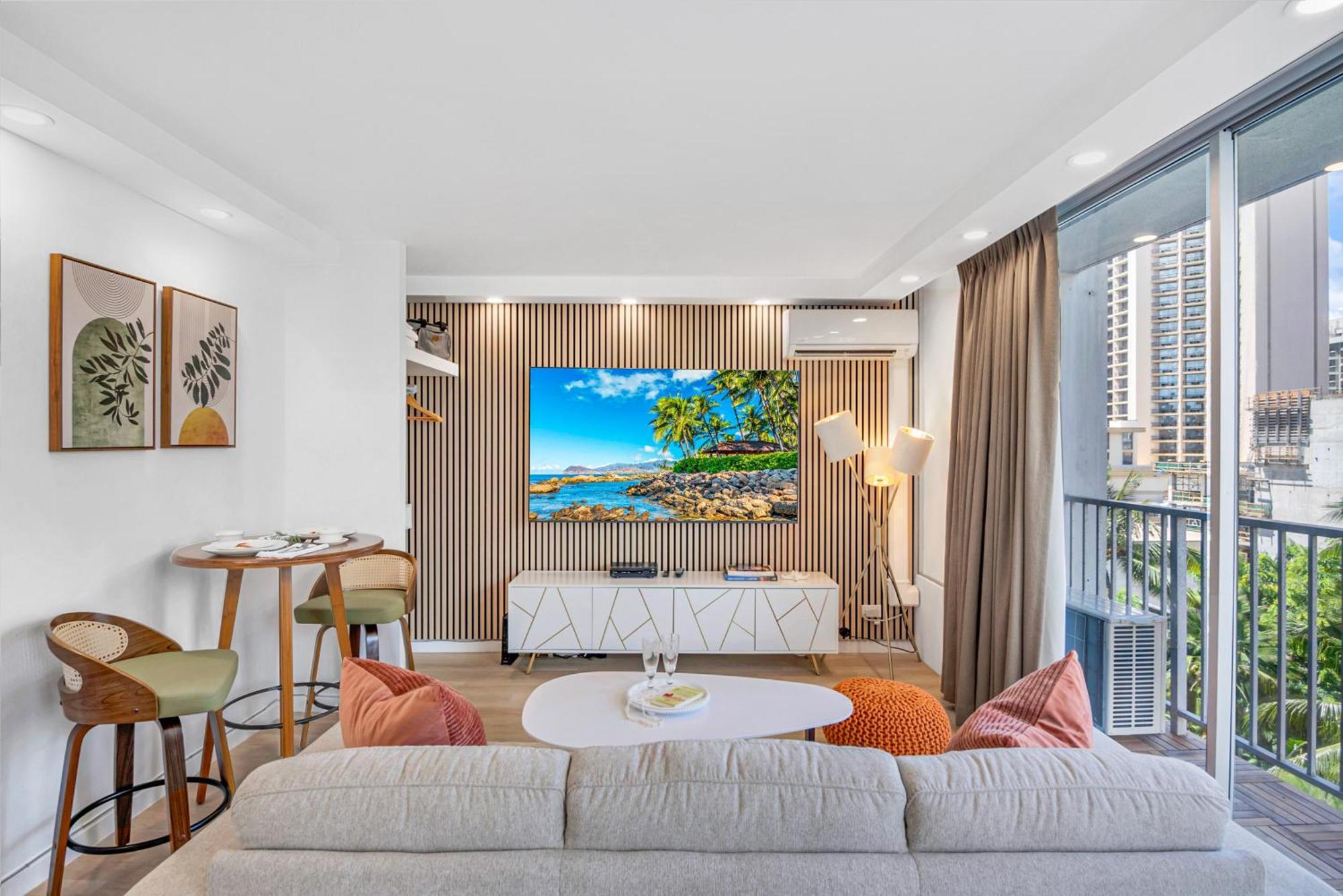 Steps To Waikiki Beach! Newly Renovated With 75" Tv Honolulu Bagian luar foto