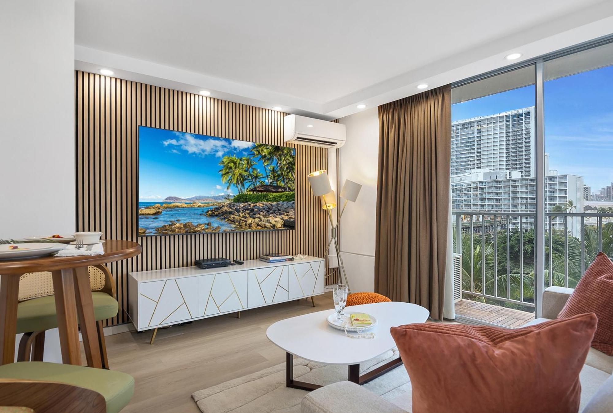 Steps To Waikiki Beach! Newly Renovated With 75" Tv Honolulu Bagian luar foto