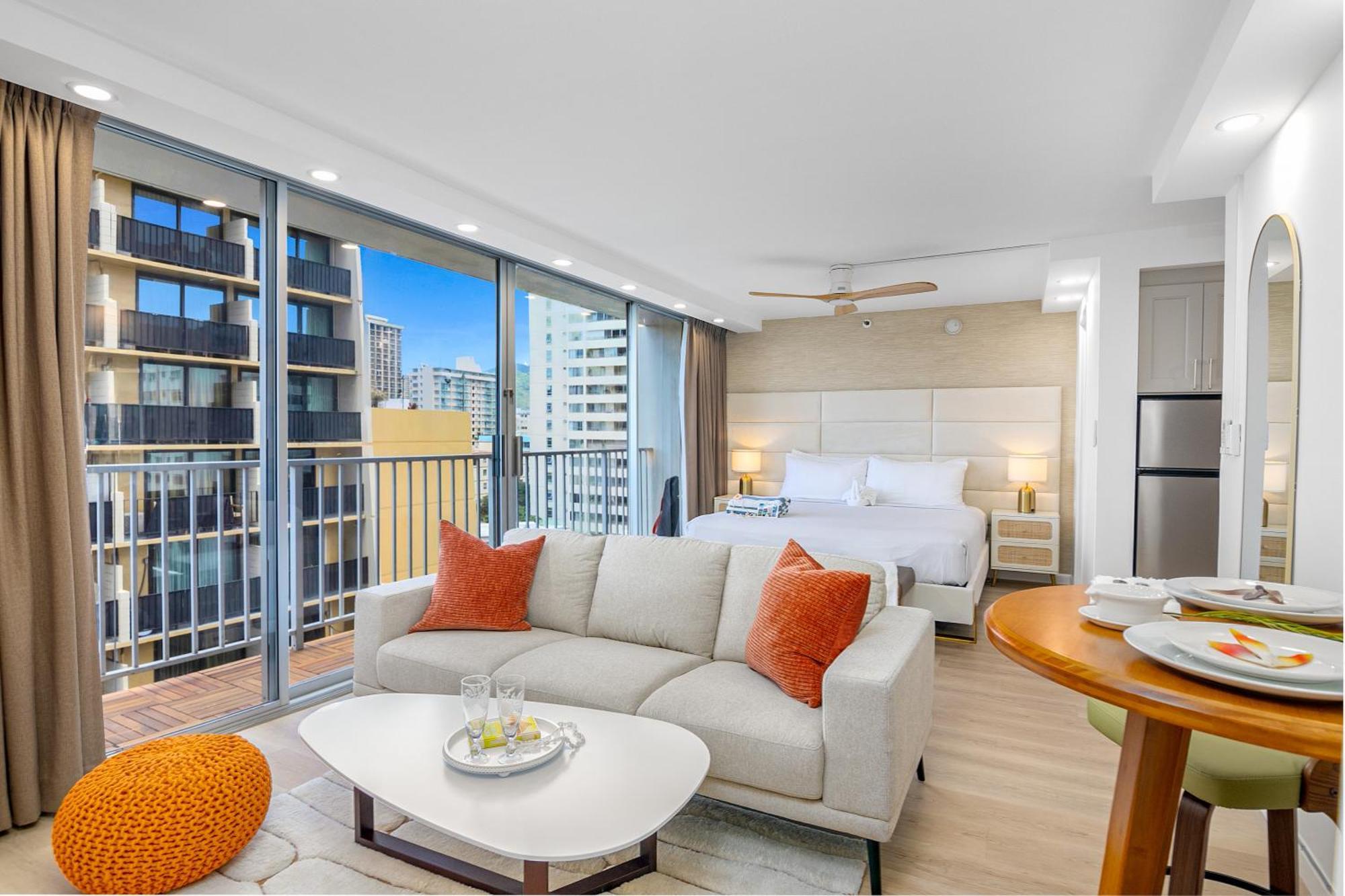 Steps To Waikiki Beach! Newly Renovated With 75" Tv Honolulu Bagian luar foto